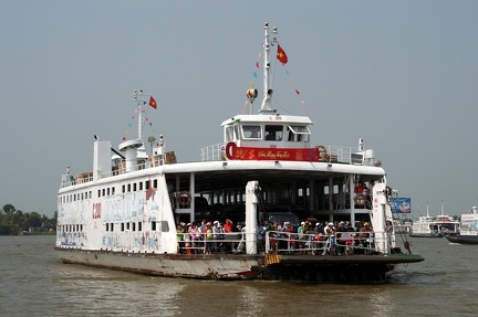 Autofähre über den Mekong-Fluss